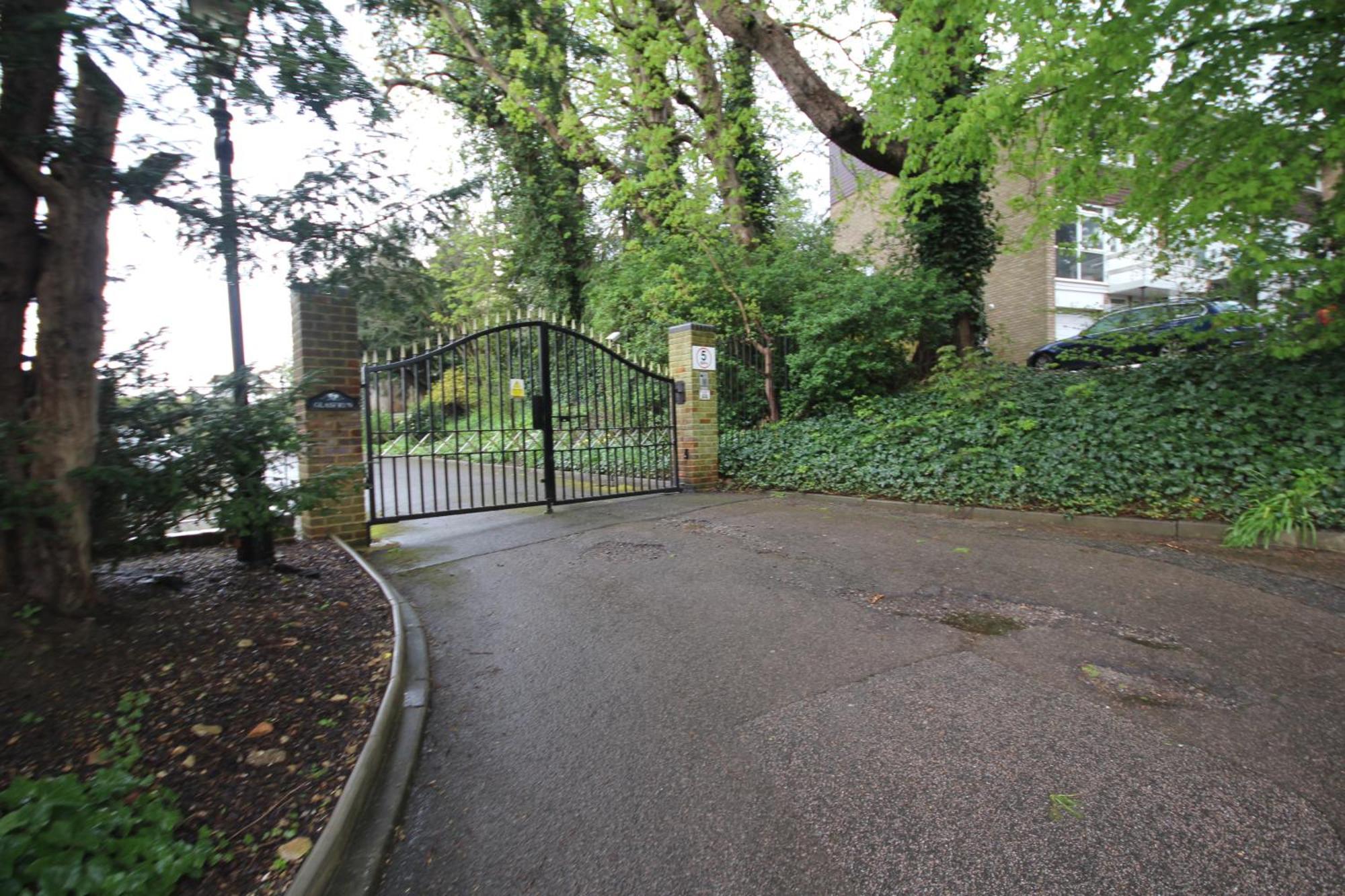 Harrow On The Hill Place Apartment London Exterior photo